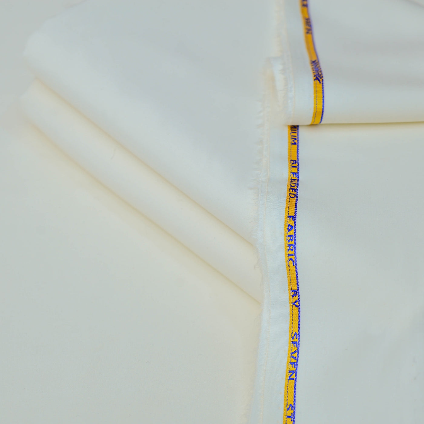 V-09 Off White
